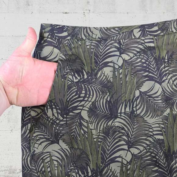 Carine Roitfeld Green Jungle Print Palm Leaf Pencil Uniqlo Midi Skirt Size 2 - Picture 3 of 8